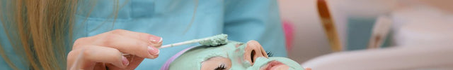 Spirulina applying on face